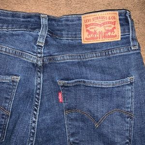 2 Pairs of Levi’s jeans